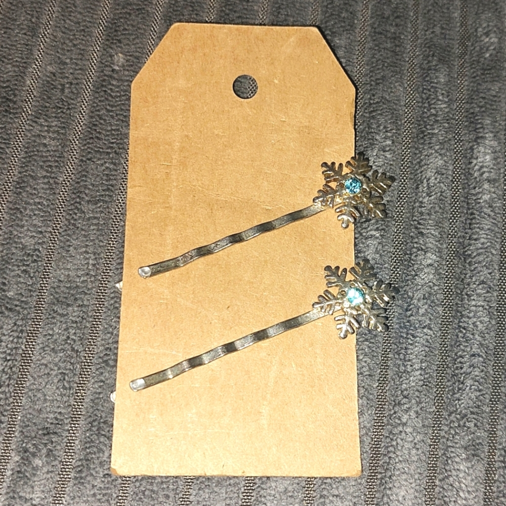 🌷3/$20🌷Silver-Toned Snowflake Bobby Pins